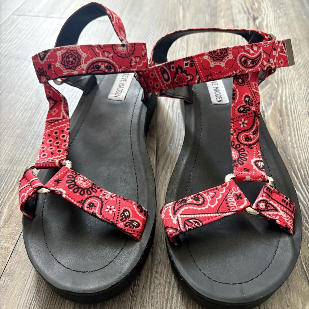 Women’s Steve Madden Red Bandana Print Sport Sandal size 9 - Picture 9 of 9